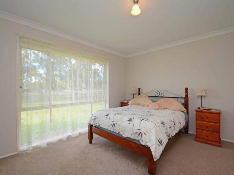 8 Frame Drive, Abermain NSW 2326