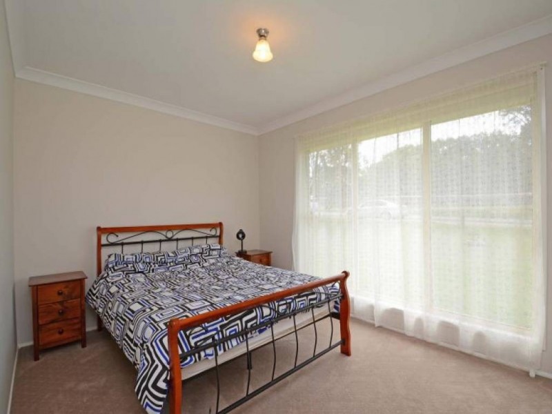 8 Frame Drive, Abermain NSW 2326