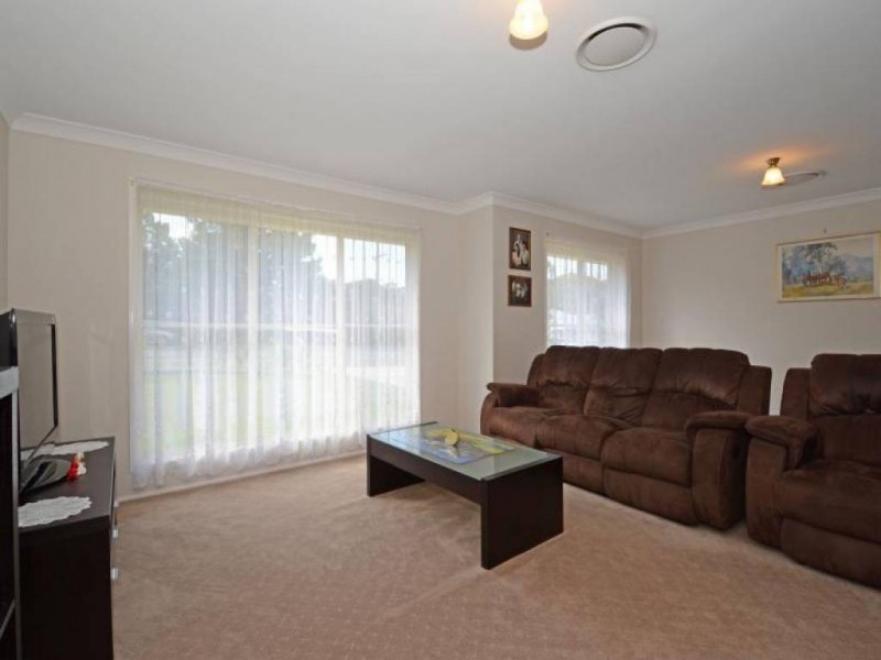 8 Frame Drive, Abermain NSW 2326