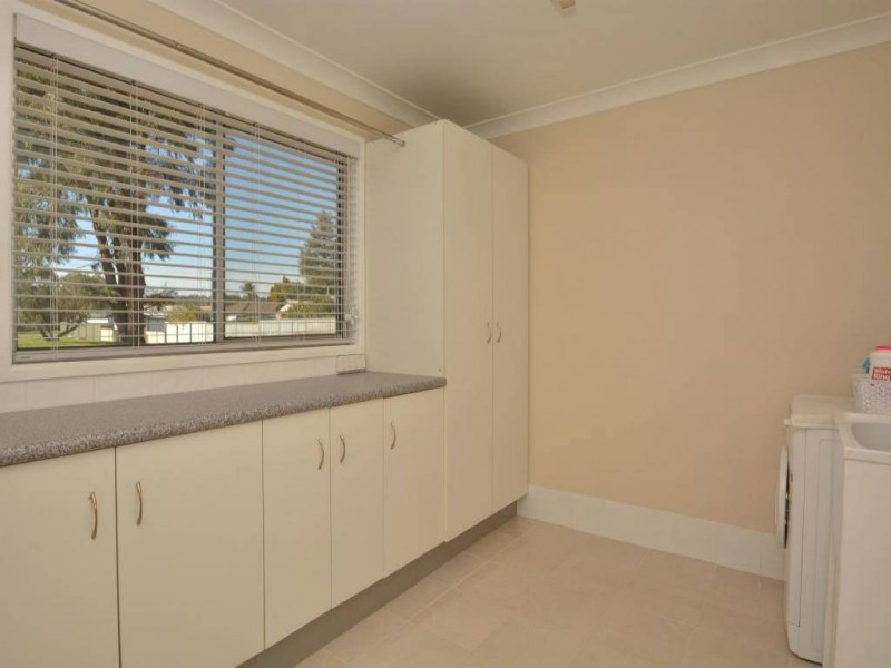 1 Lee-Ann Cres, Cessnock NSW 2325