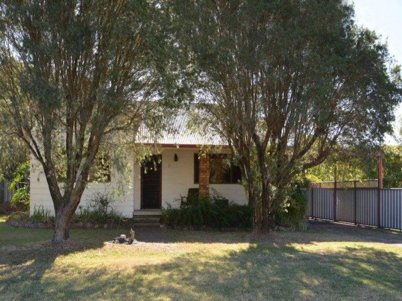 17 Northumberland Street, Neath NSW 2326