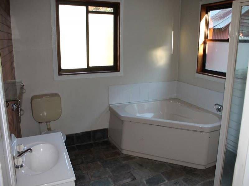 20 Mitchell Street, North Rothbury NSW 2335