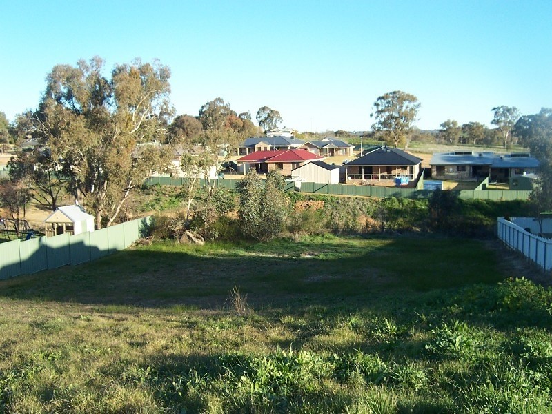 12 Keevil Drive, Young NSW 2594
