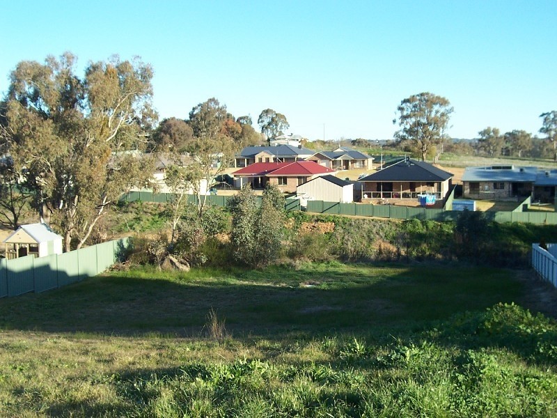 12 Keevil Drive, Young NSW 2594