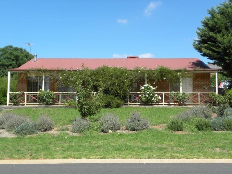16 Jim Anderson Avenue, Young NSW 2594