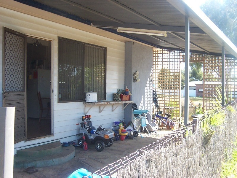 2 Back Creek Road, Young NSW 2594