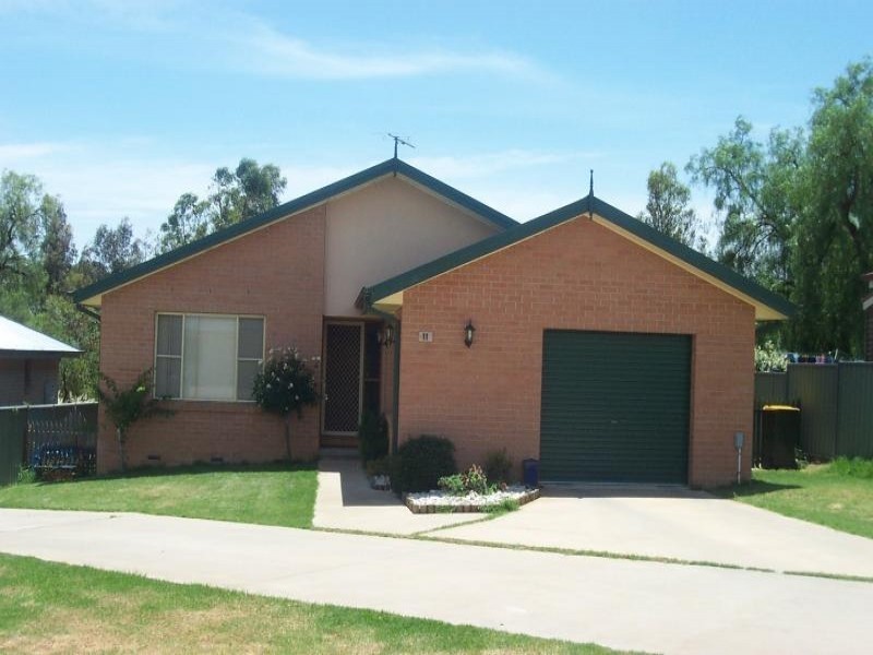 11 Sam Place, Young NSW 2594