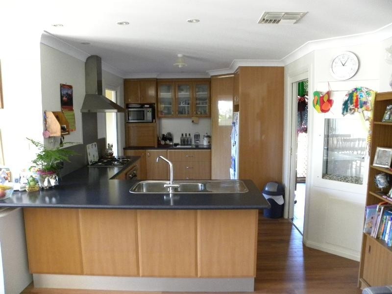 11 Sam Place, Young NSW 2594