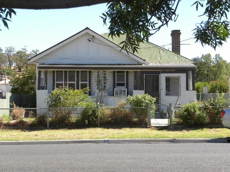 175 Nasmyth Street, Young NSW 2594