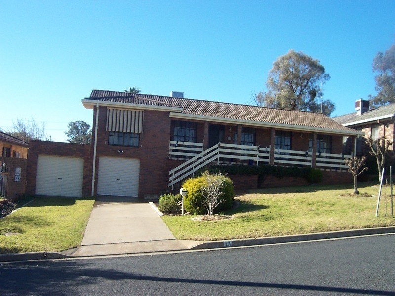 17 Hardy Avenue, Young NSW 2594