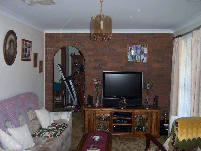 17 Hardy Avenue, Young NSW 2594