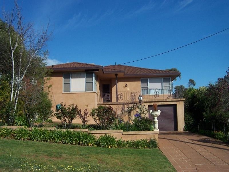 11 White Street, Young NSW 2594