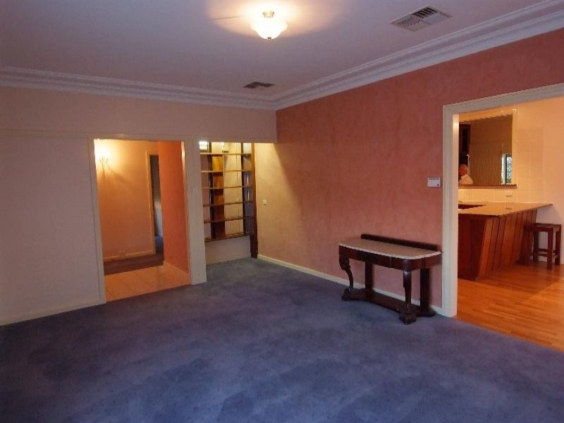 11 White Street, Young NSW 2594