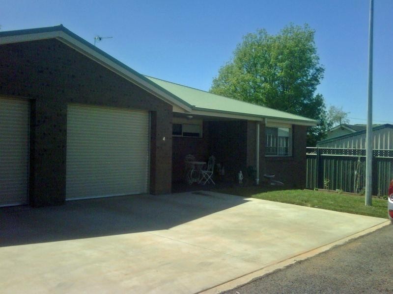 4/8 Short Street, Cootamundra NSW 2590