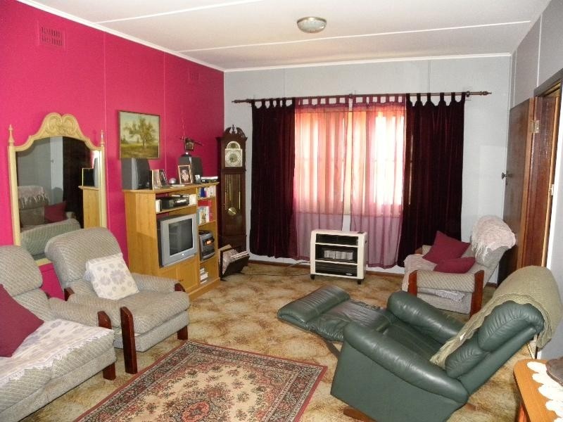 3 Main Street, Young NSW 2594