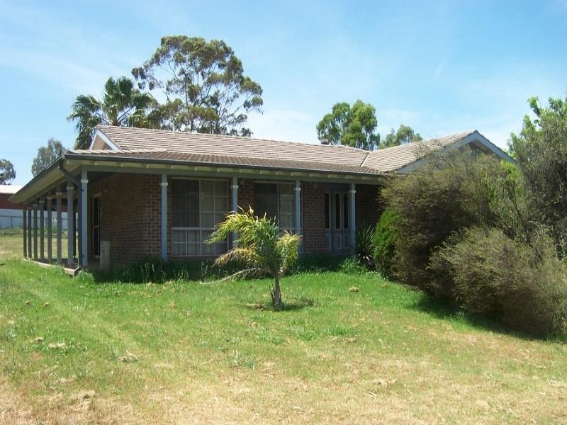 11 McNarry Place, Young NSW 2594