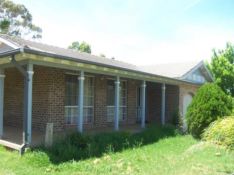 11 McNarry Place, Young NSW 2594