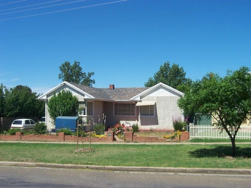 28 Thornhill Street, Young NSW 2594