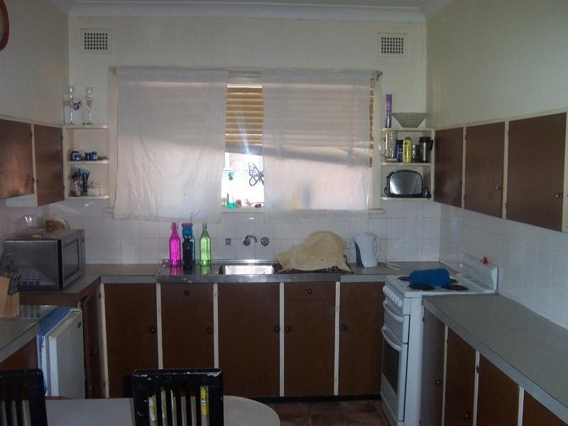 28 Thornhill Street, Young NSW 2594