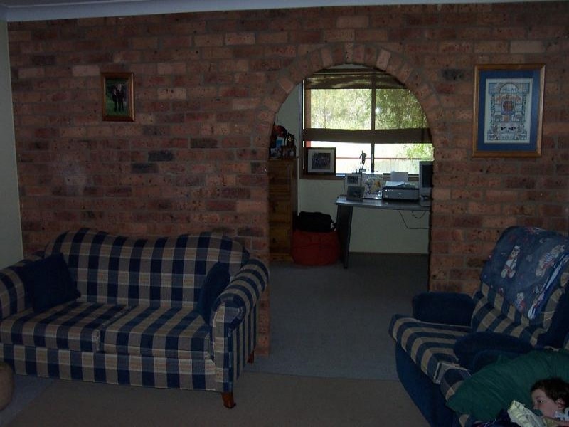 16 Crichton Cresent, Young NSW 2594