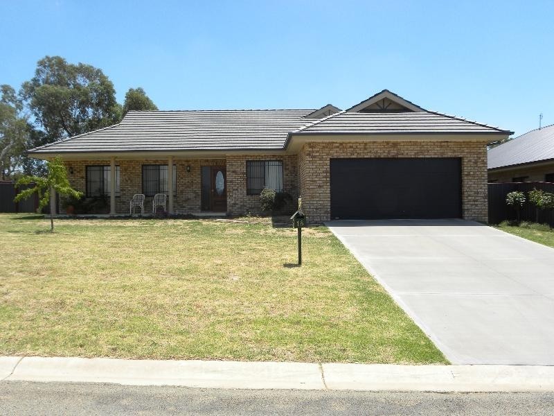 18 Matilda Avenue, Cootamundra NSW 2590