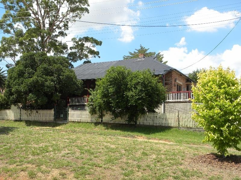 18 Main Street, Young NSW 2594
