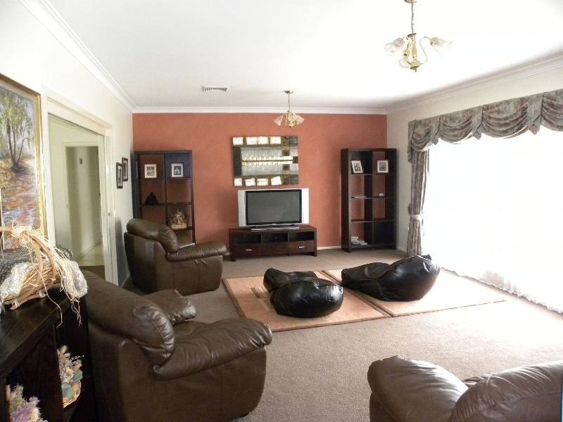 6 Edwards Street, Young NSW 2594