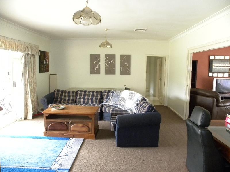 6 Edwards Street, Young NSW 2594