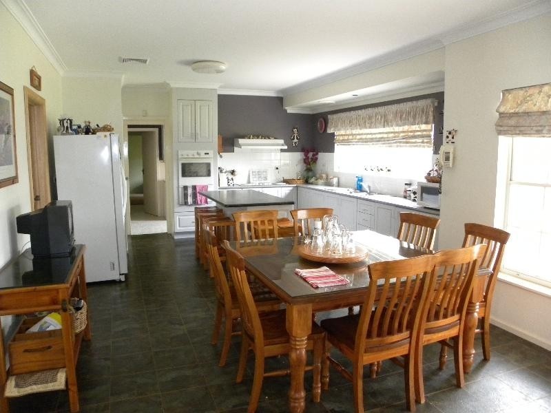 6 Edwards Street, Young NSW 2594