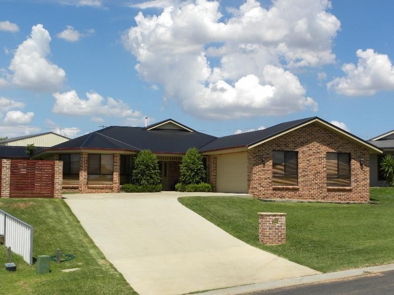 3 Gold Court, Young NSW 2594