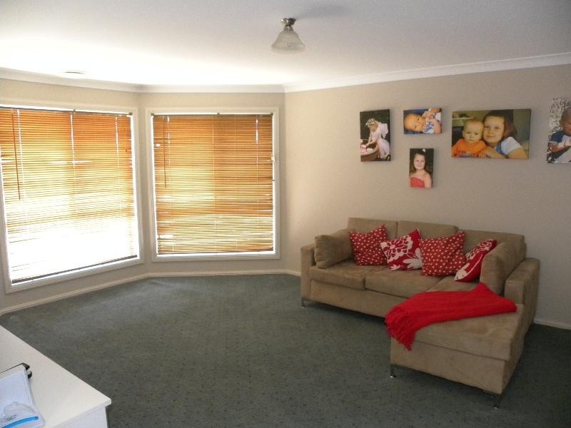 3 Gold Court, Young NSW 2594