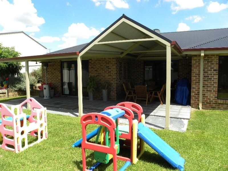3 Gold Court, Young NSW 2594