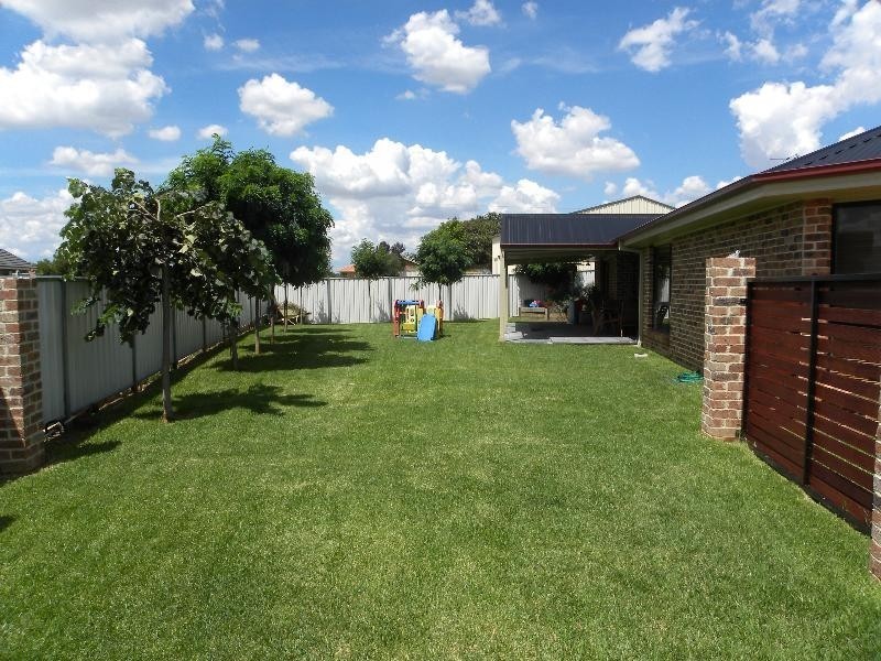 3 Gold Court, Young NSW 2594
