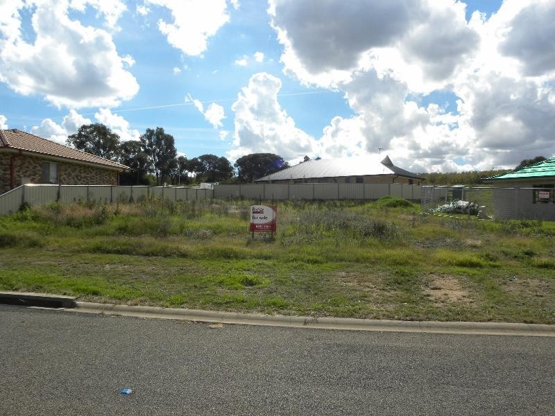 3 Hargraves Crescent, Young NSW 2594