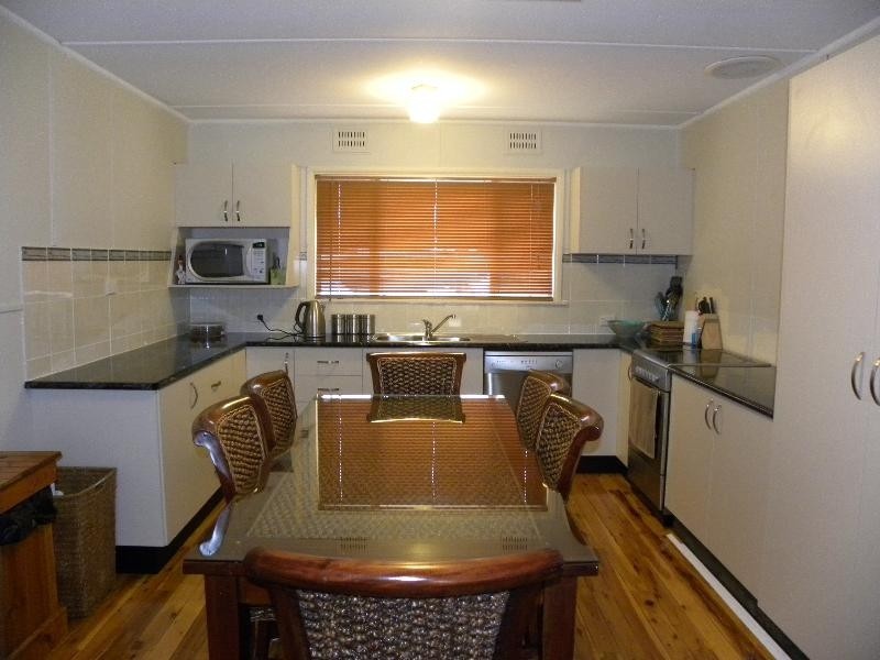 11 Whiteman Avenue, Young NSW 2594