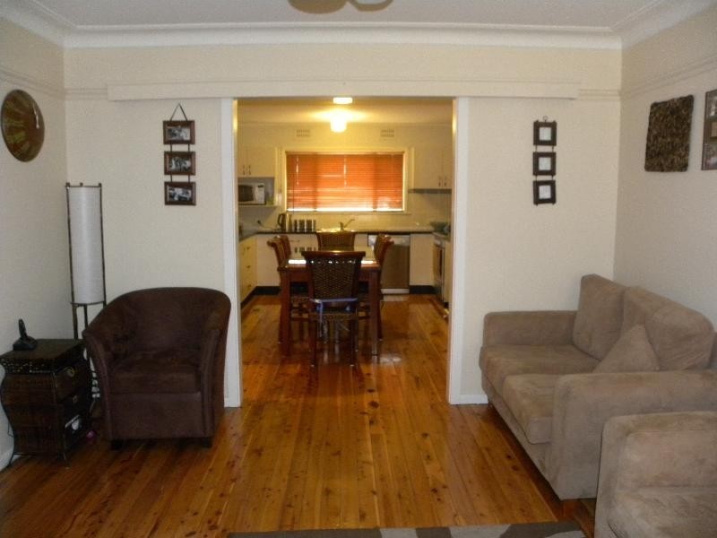 11 Whiteman Avenue, Young NSW 2594