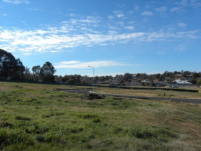 Lansdowne Street, Young NSW 2594