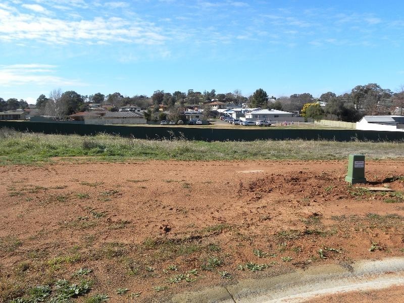 Lansdowne Street, Young NSW 2594