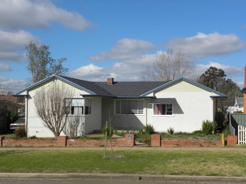 28 Thornhill Street, Young NSW 2594