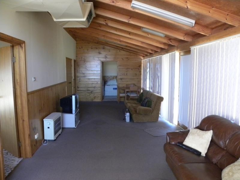 2 Jimmy Noonan Close, Young NSW 2594