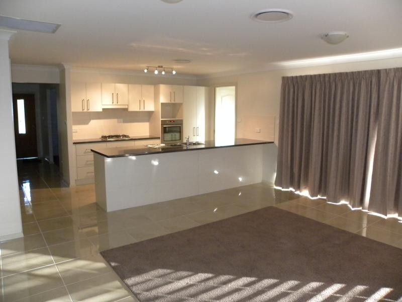 54 Binalong Street, Young NSW 2594