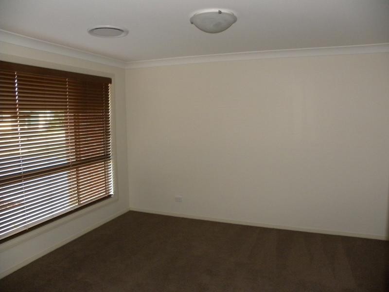 54 Binalong Street, Young NSW 2594