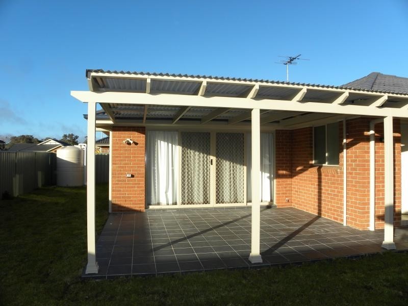 54 Binalong Street, Young NSW 2594