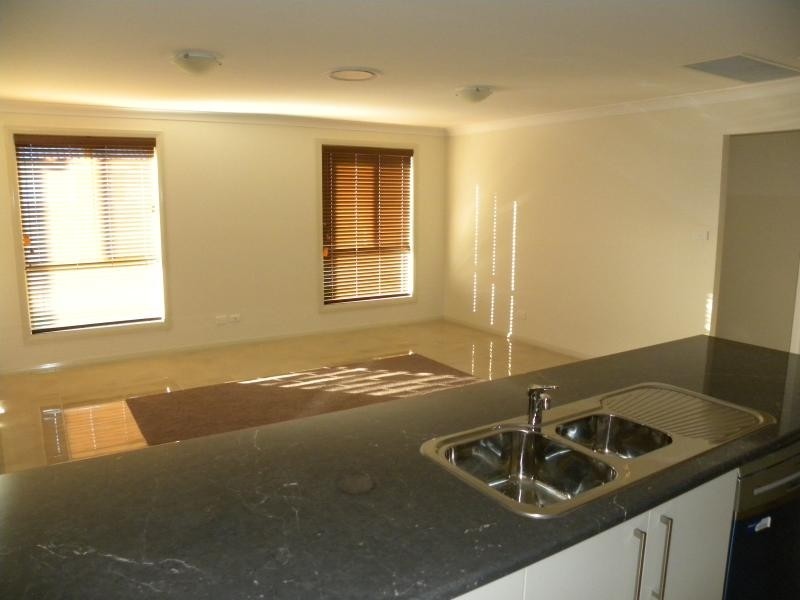 54 Binalong Street, Young NSW 2594