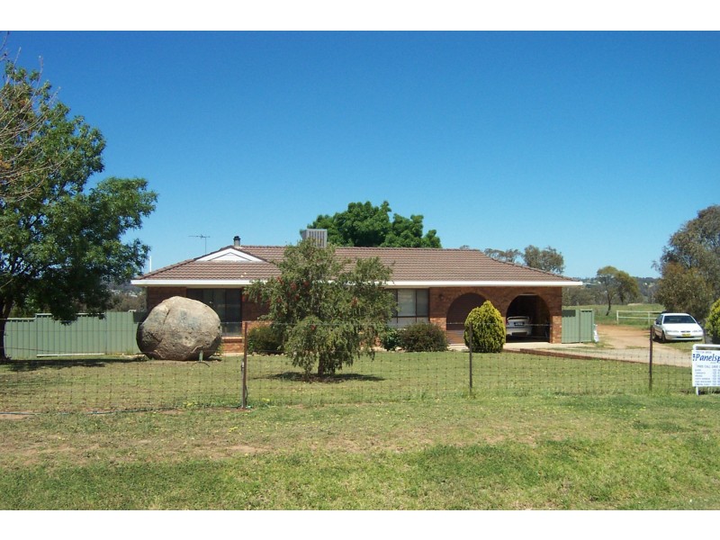 59 RED HILL RD, Young NSW 2594