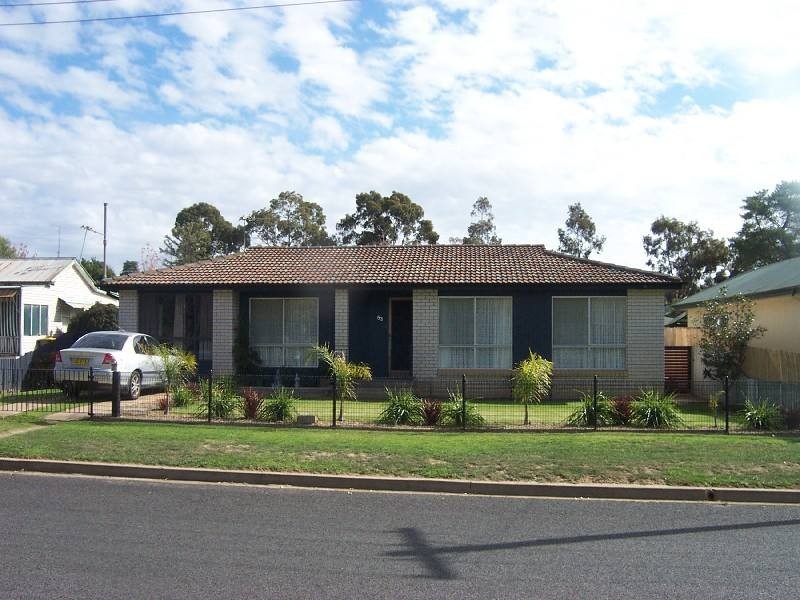 53 Binalong Street, Young NSW 2594