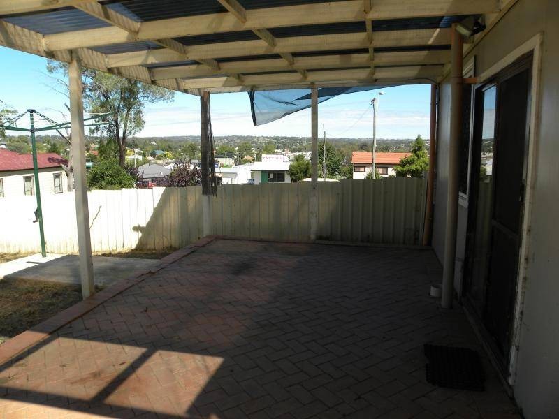 6 Elizabeth Street, Young NSW 2594