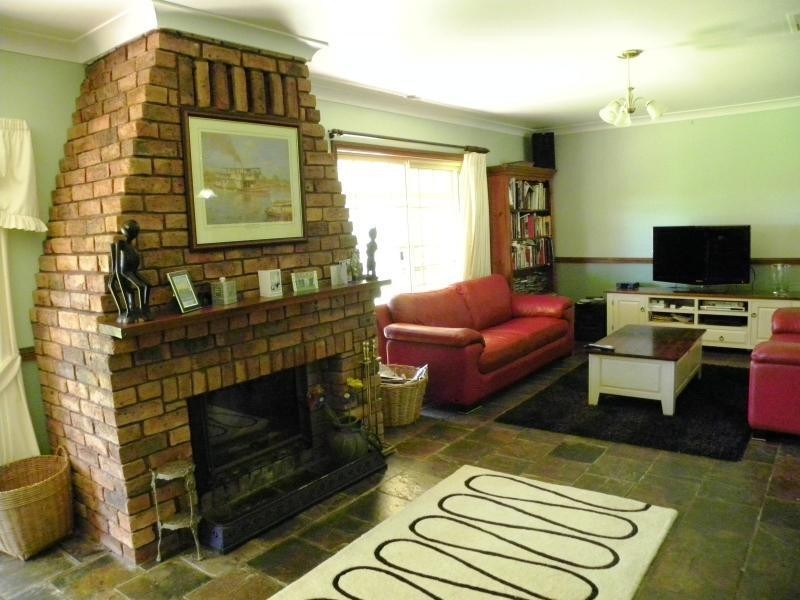 147 Willawong Street, Young NSW 2594