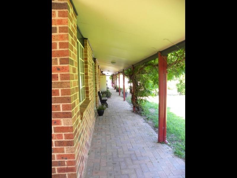 147 Willawong Street, Young NSW 2594