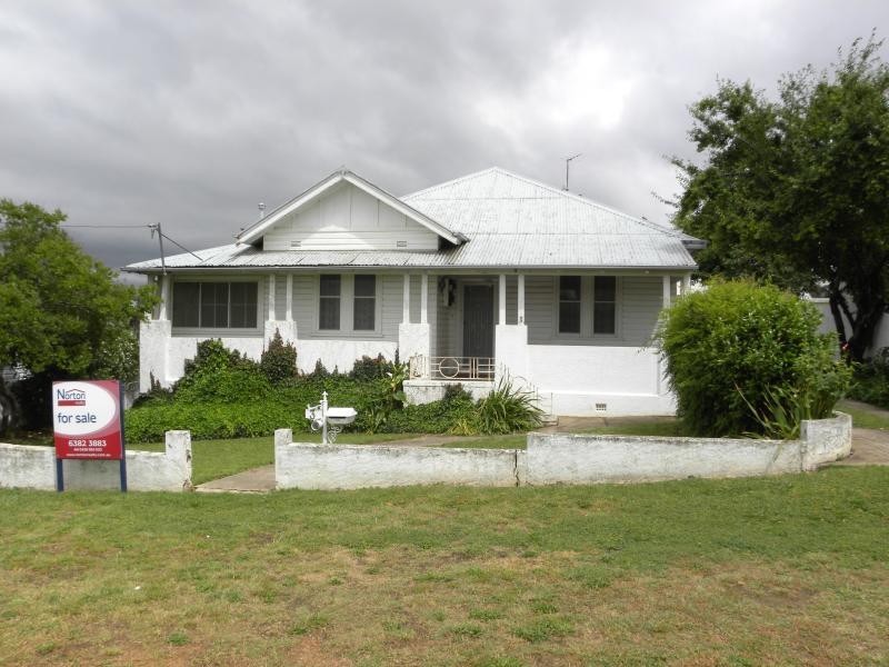 3 Clarke Street, Young NSW 2594